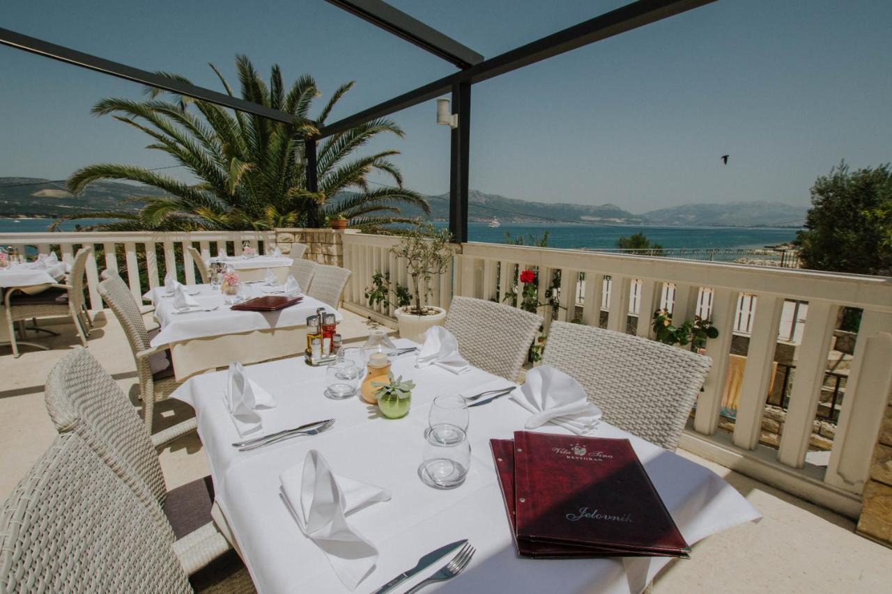 Hotel Vila Tina Arbanija ภายนอก รูปภาพ