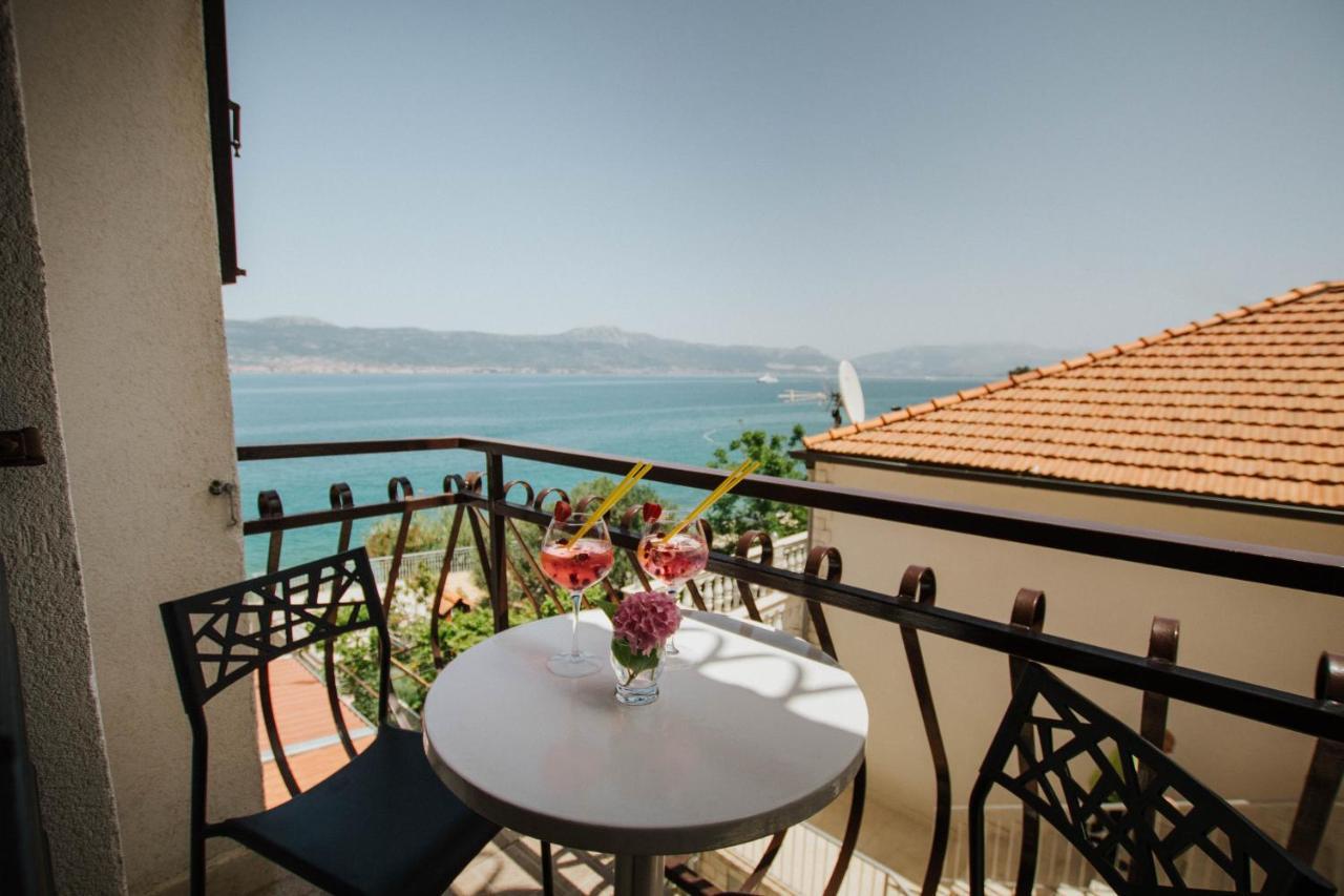 Hotel Vila Tina Arbanija ภายนอก รูปภาพ