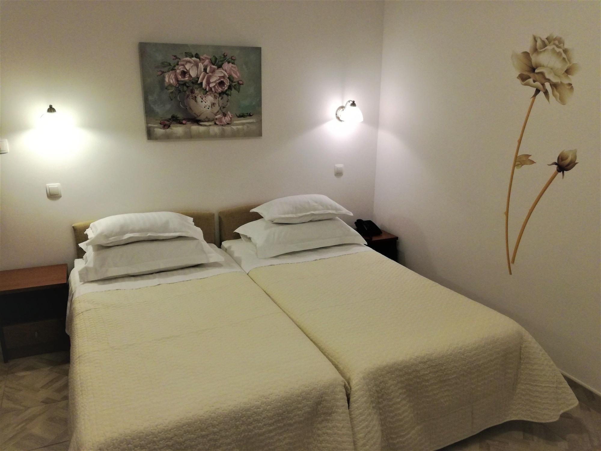 Hotel Vila Tina Arbanija ภายนอก รูปภาพ