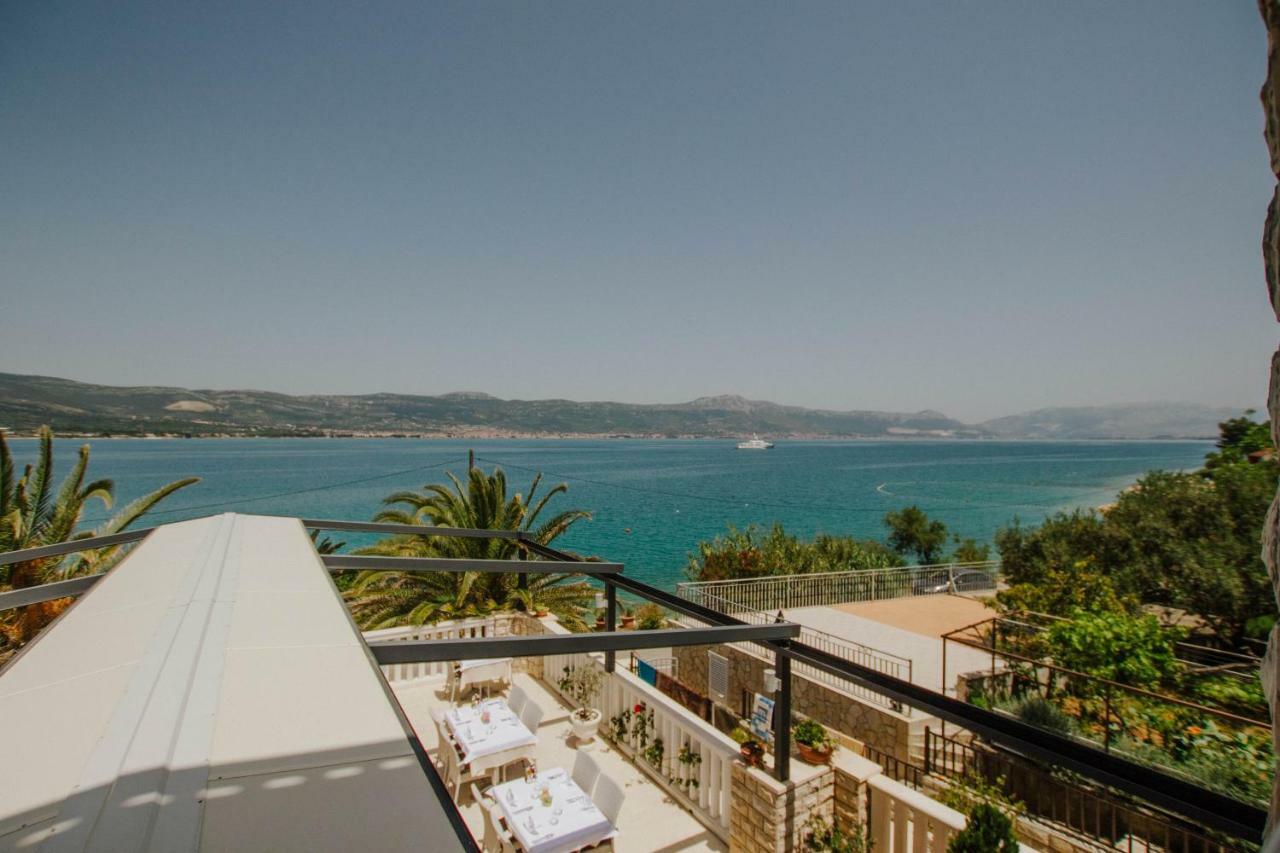Hotel Vila Tina Arbanija ภายนอก รูปภาพ