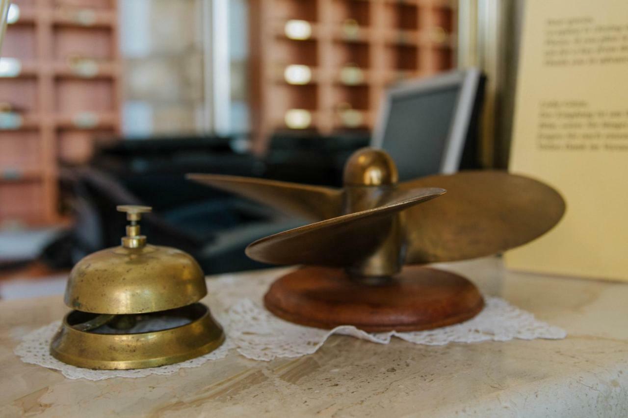 Hotel Vila Tina Arbanija ภายนอก รูปภาพ