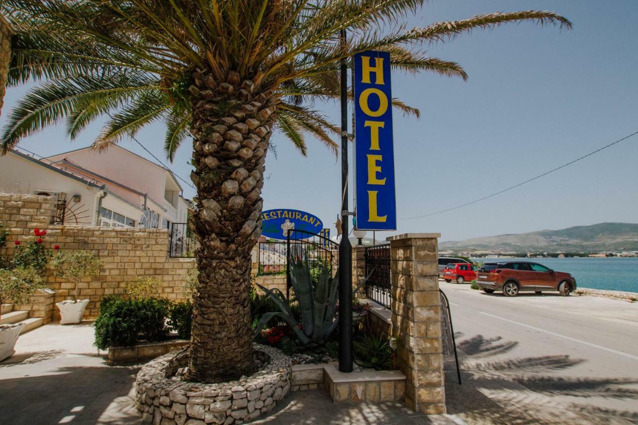 Hotel Vila Tina Arbanija ภายนอก รูปภาพ