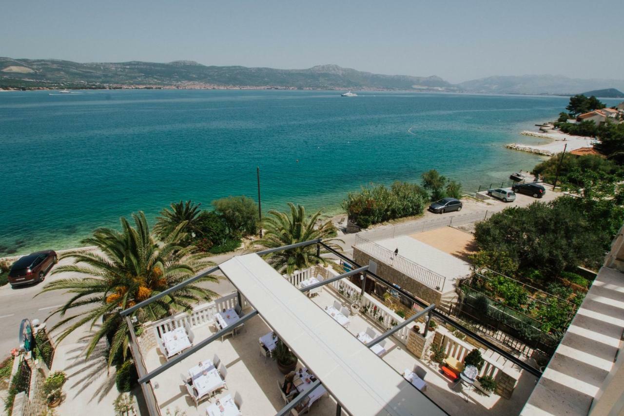 Hotel Vila Tina Arbanija ภายนอก รูปภาพ